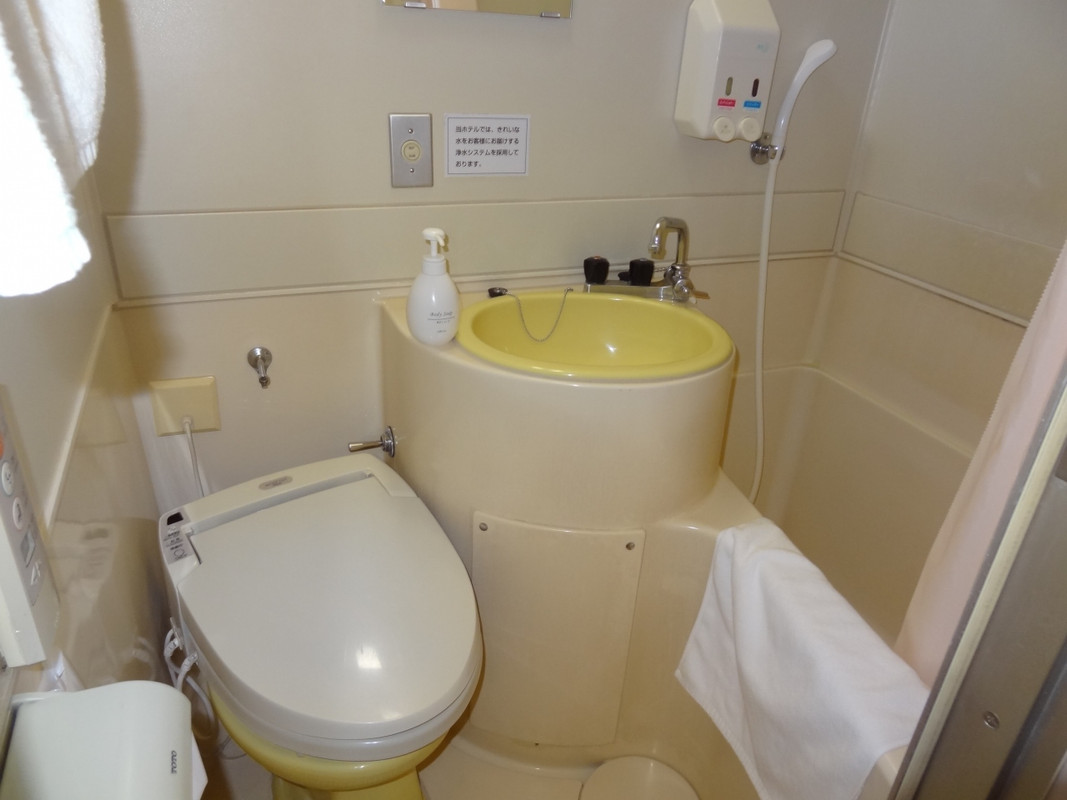 ユニットバス・古いですが綺麗です。