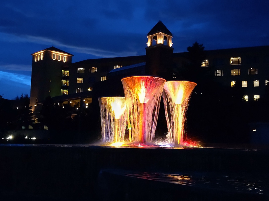 夜の富士屋ホテル