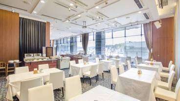 朝食スペース / 8