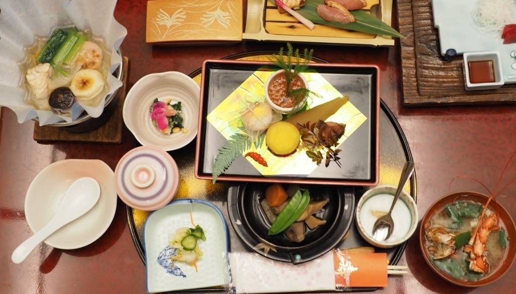 お部屋でゆっくり
海鮮尽くしの朝食
 / 1