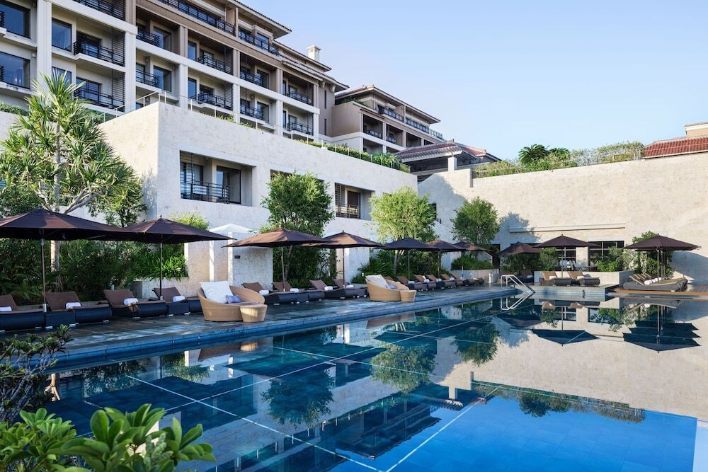 森の中でリラックス。プール・ジェットバス・岩盤浴付きスパ3995710