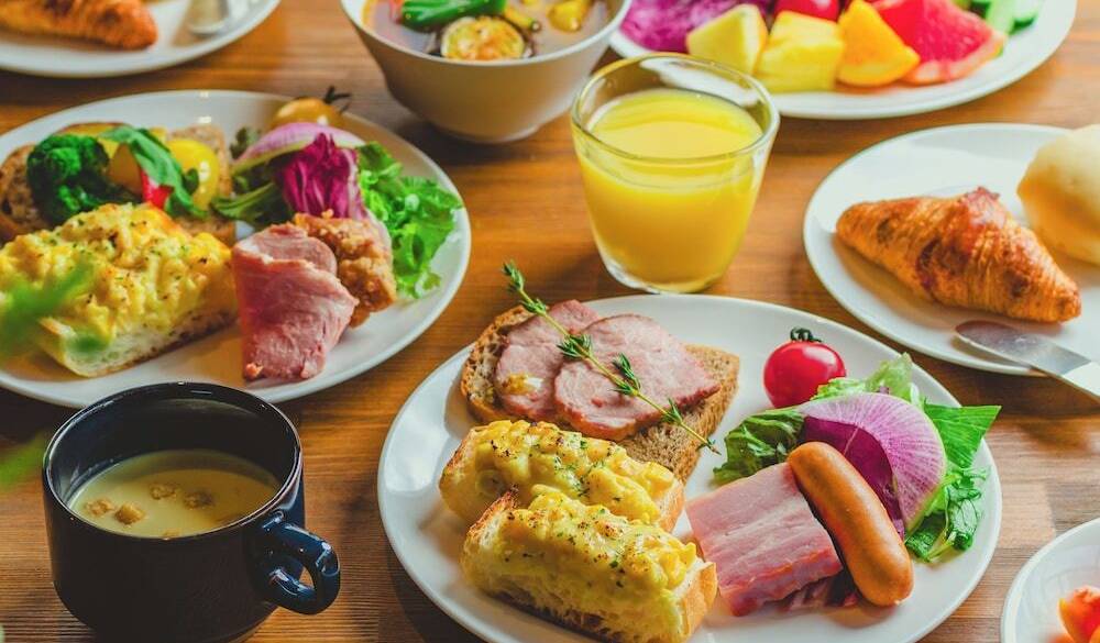 朝食の洋食の盛り付けイメージ / 3