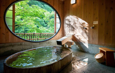 8 Best Hotels &amp; Ryokans for Family Trips as a Gift for Parents.