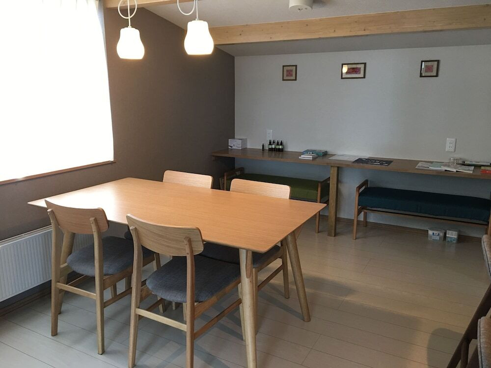 客室内のダイニングエリア