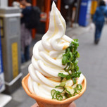 本物のうどんみたい…!香川のご当地ソフト「かまたまソフト」