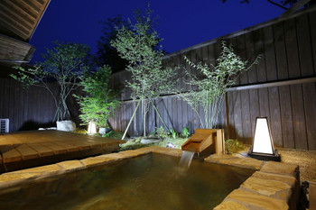 Relax at ryokan and hotels with rooms featuring open-air baths3568471