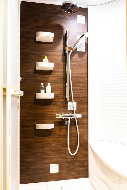 バスルームのシャワー