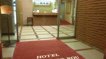 施設の入り口 / 9