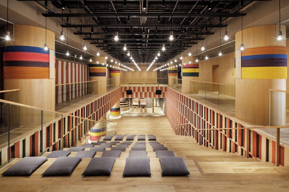 OMOベース 大階段