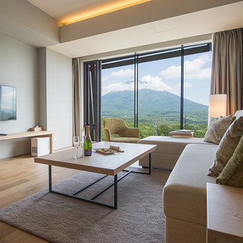 パソコンからふと顔を上げると、日常にはない景色に癒される♪3552812