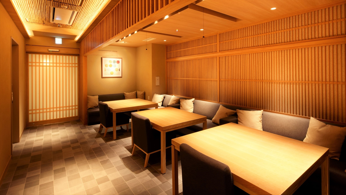 和とBAR 月の小路 テーブル席