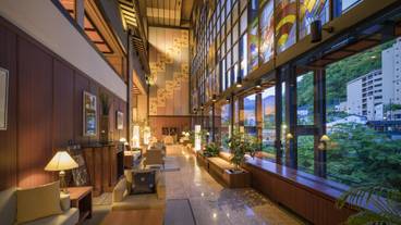 ロビーのソファ / 2