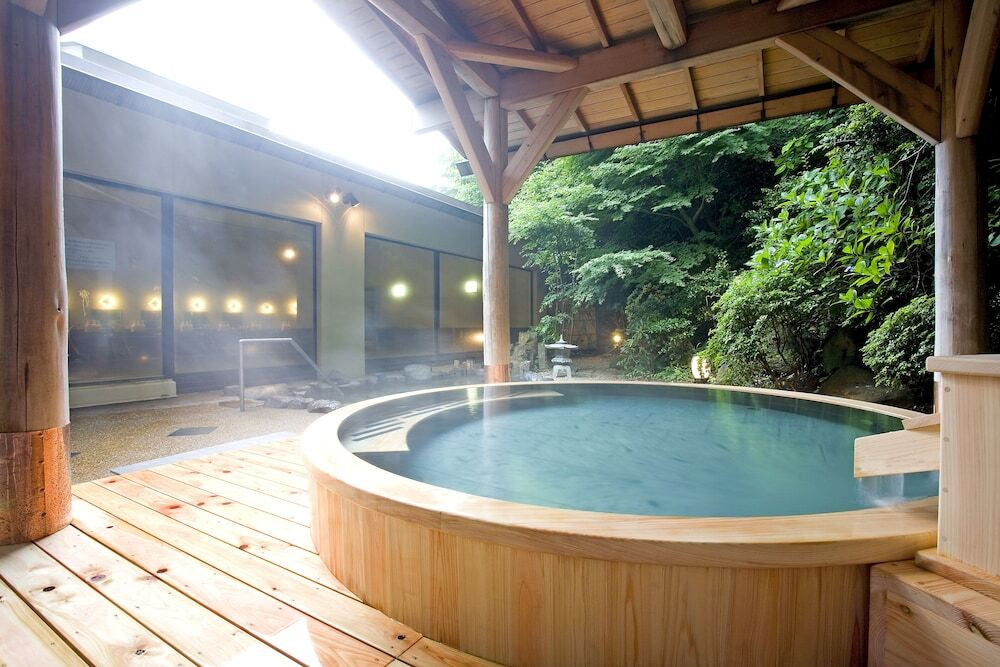 箱根連山や温泉街、箱根湯本駅を望むお部屋でリラックス3956077