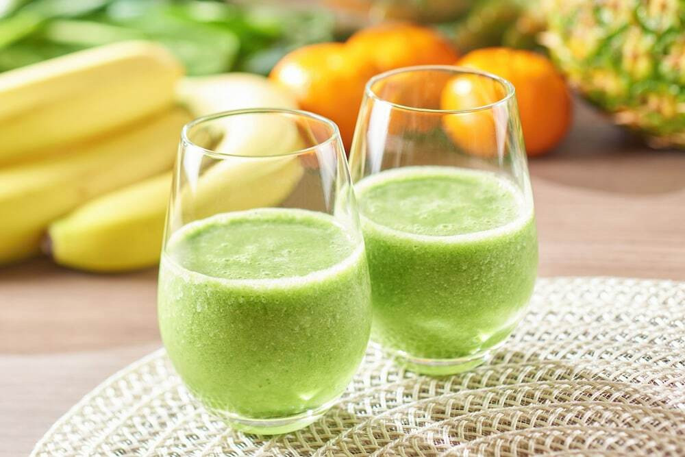 朝食ビュッフェ フルーツと野菜のスムージー