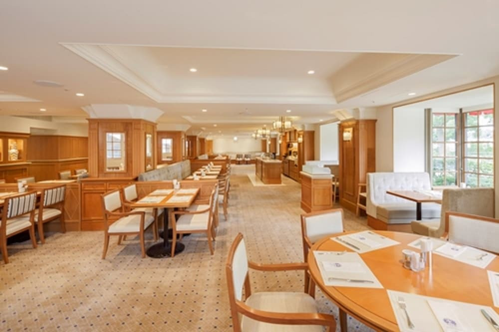 ザ・カフェの内観