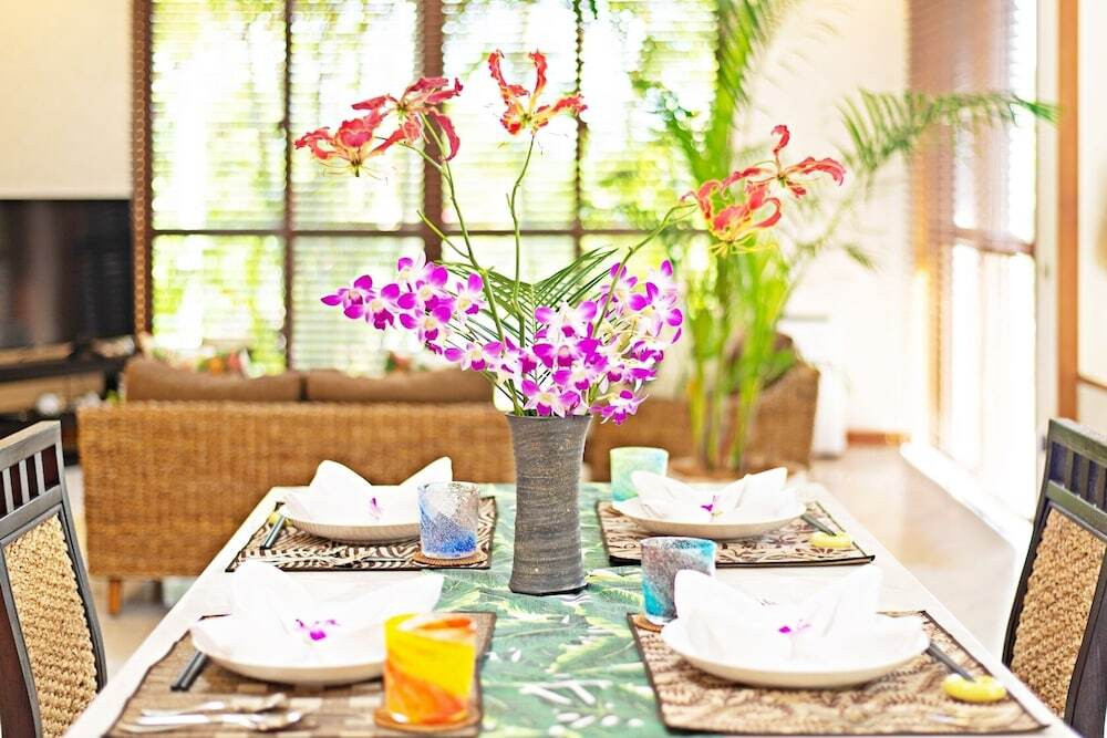 客室内のダイニングエリア