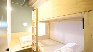 ファミリートリプルルーム（共用シャワールーム、ベッドメイクはセルフとなります) (添い寝料金 7-12歳 2,000円, 0-6歳 無料)