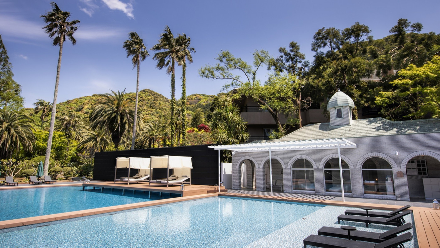 1年中楽しめる温泉プールも！海外リゾートのような高級宿3392638