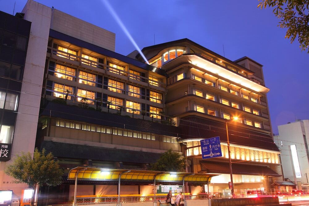 ロマンチックな夜景が魅力♪展望露天風呂が人気の老舗旅館3987703