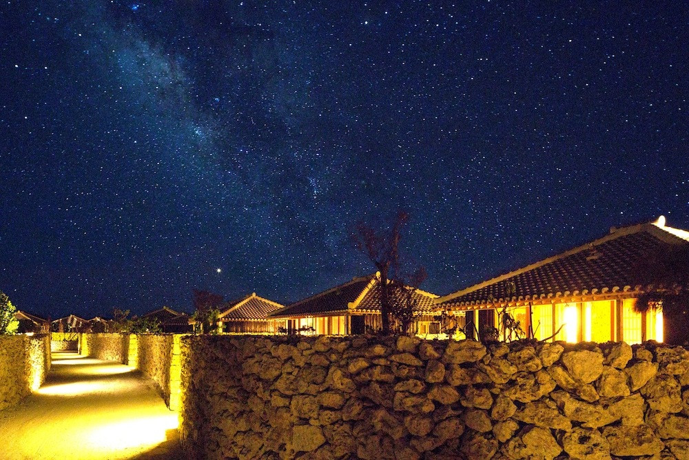 2人で満天の星に包まれて。沖縄の島民気分に浸れるラグジュアリーリゾート3420421