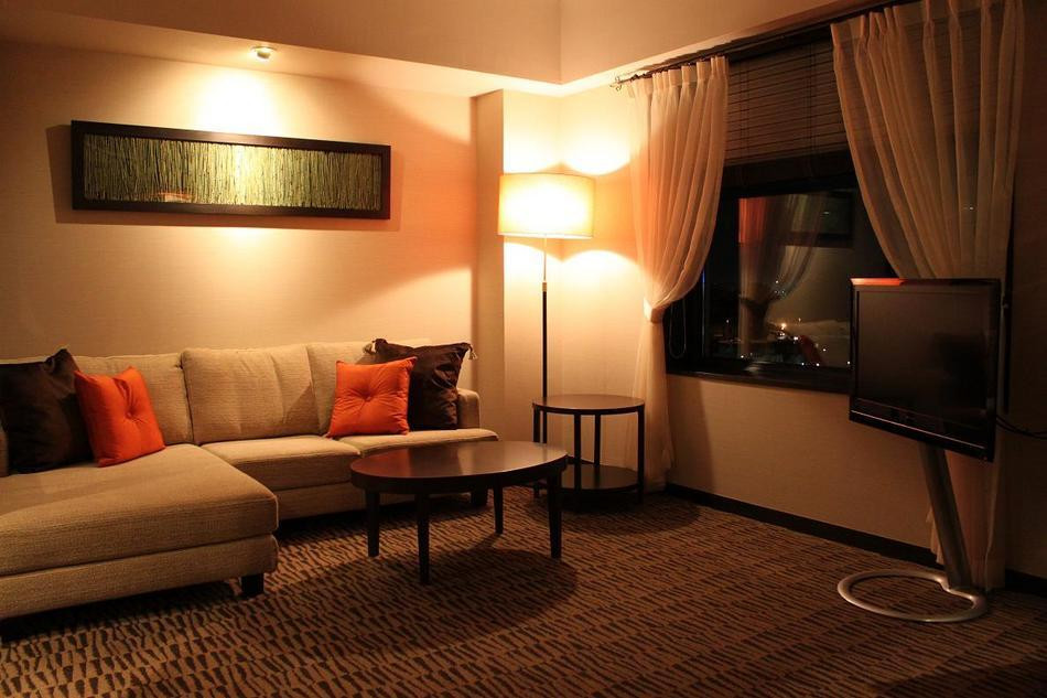 たまにはじっくりお肌ケアをして、高級ベッドで質の高い睡眠を3405329