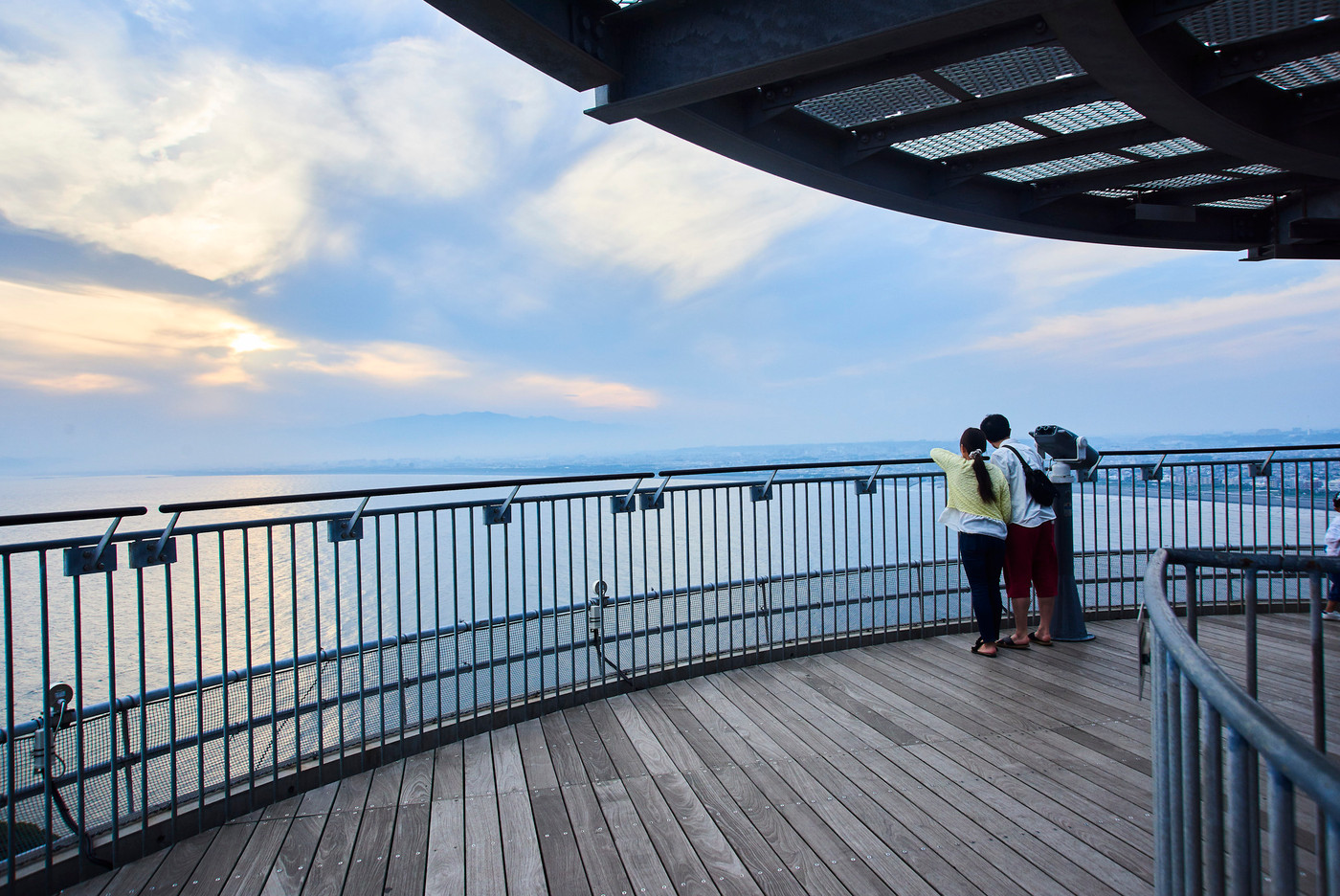 ぼうっと眺めたい夕暮れ時の絶景「江の島シーキャンドル」2588278