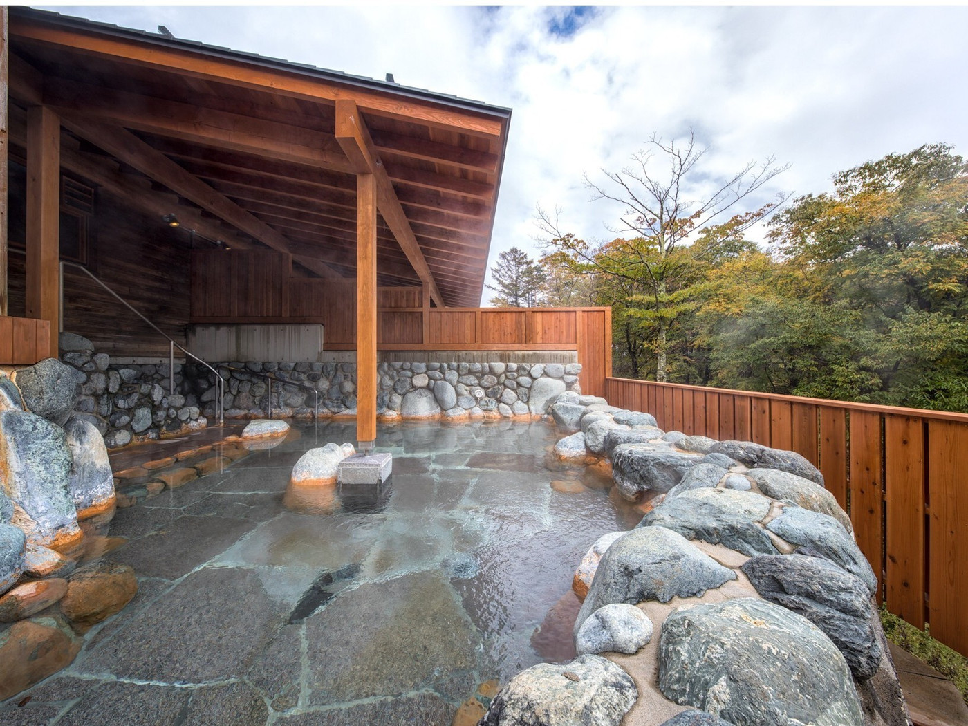 11.富士山と八ヶ岳を臨む絶好のロケーション「清泉寮」3388272