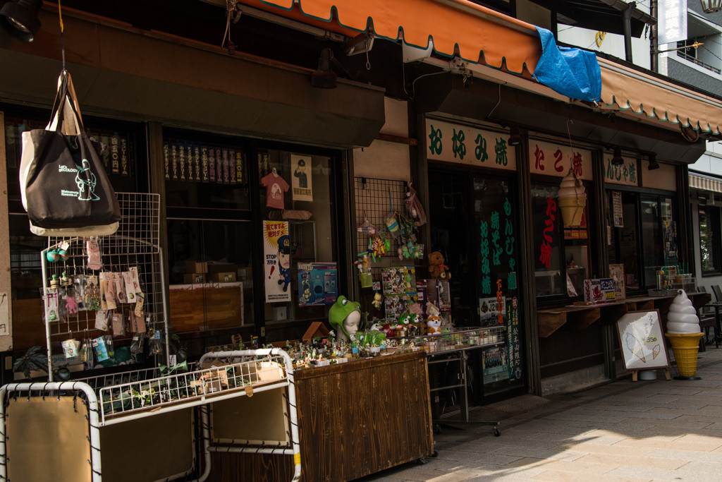 庶民的で気取らない雰囲気が楽しい「縄手通り（なわてどおり）」3700474