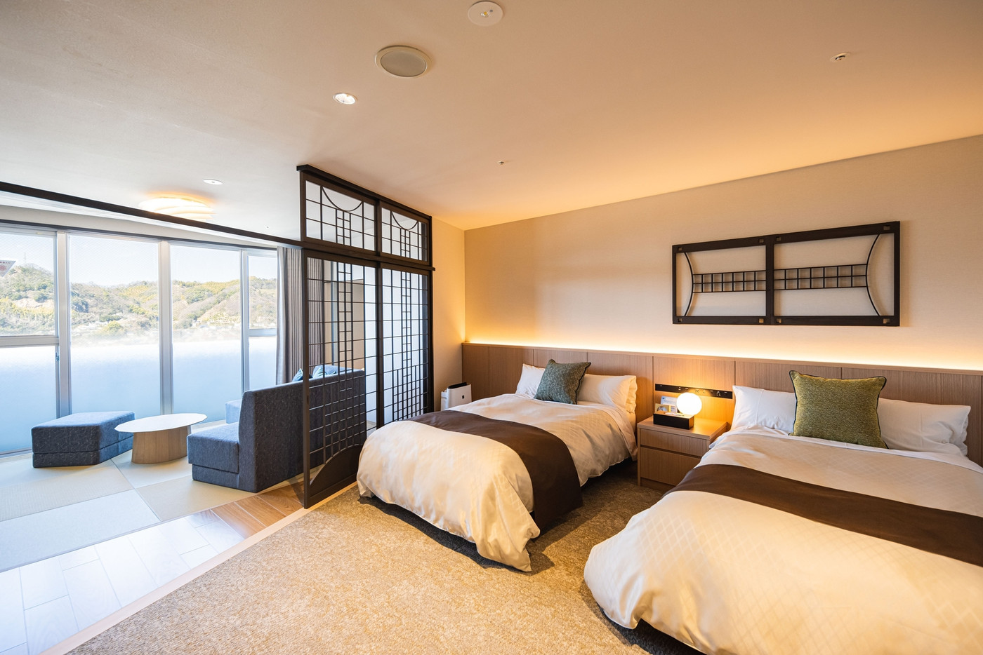 お部屋でこだわりの器に彩られた創作和食を堪能3933638