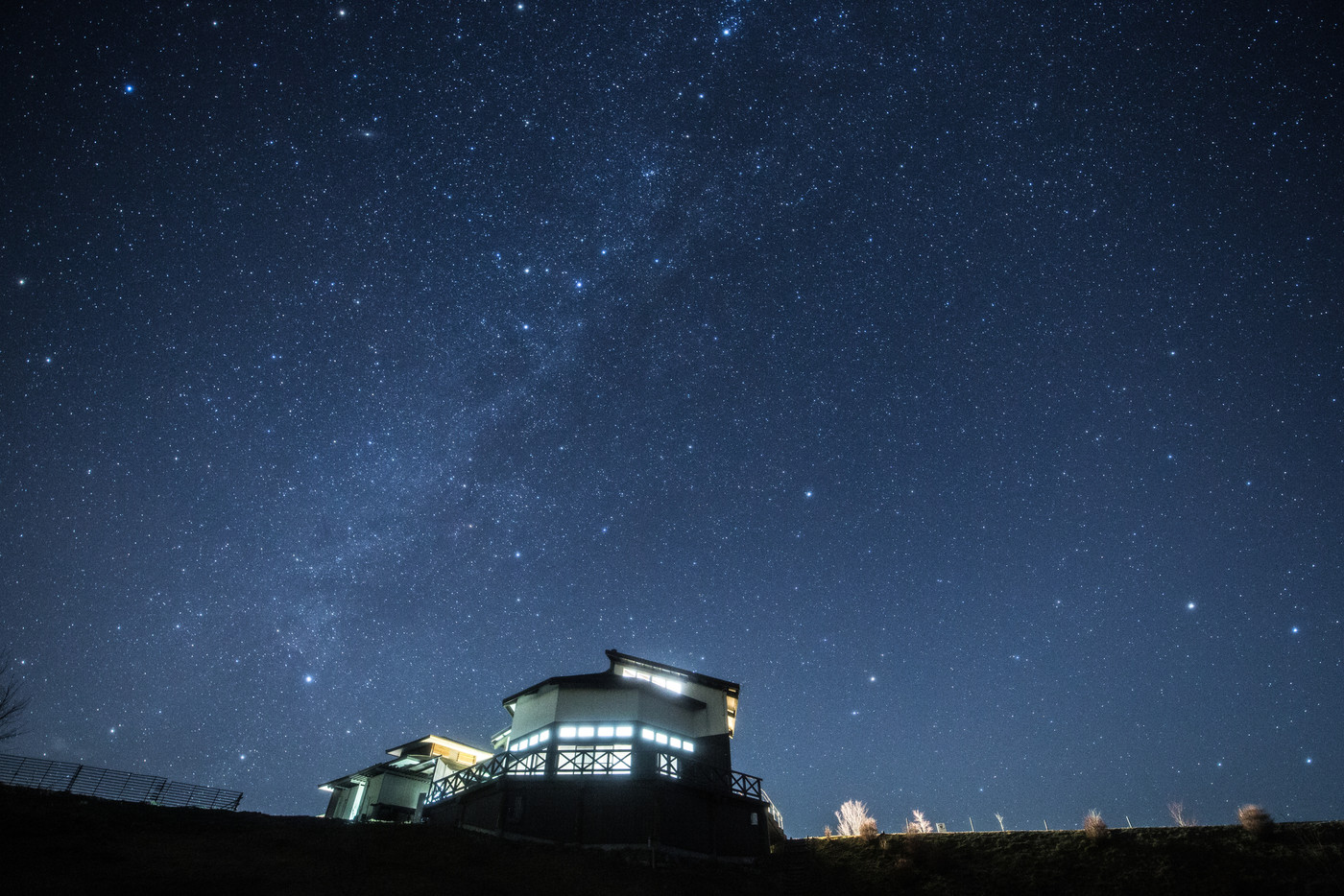 《茨城県 プラトーさとみ》プラトーさとみと星空写真