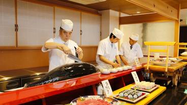 「しんわダイニング 天・地・海」_地魚の解体ショー / 2