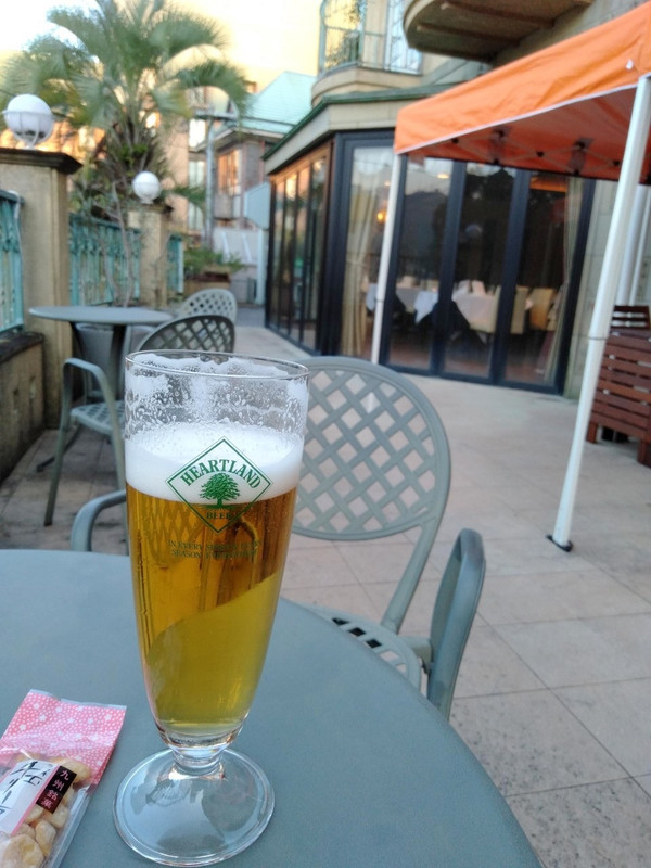 外でビール