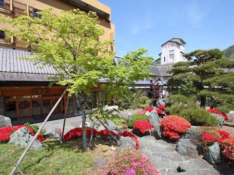 上牧温泉 人気の貸切風呂と炭火山里料理の宿 辰巳館 / 5