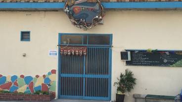 施設の入り口 / 18