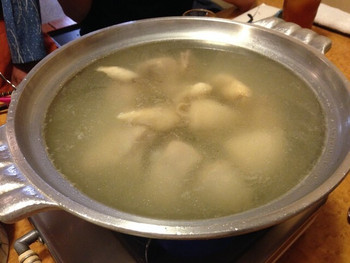 「博多水たき元祖 水月 本店」 料理 31373466 最初はこのスープを湯呑でいただきます。