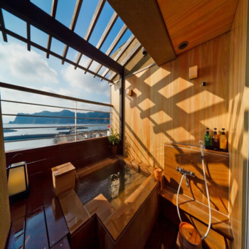 水揚げされたばかりの新鮮な漁師料理3404058