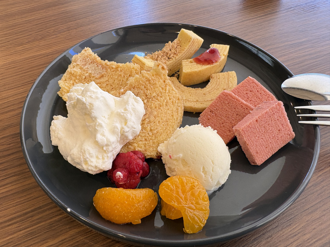 昼食のバームクーヘン食べ放題（盛付け例）