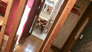 [紅赤の間/BeniAka-Ma:201号室] スタジオデザイン: シングルロフトベッド/布団 専用バスルーム (シャワーブース/シャワートイレ) 禁煙