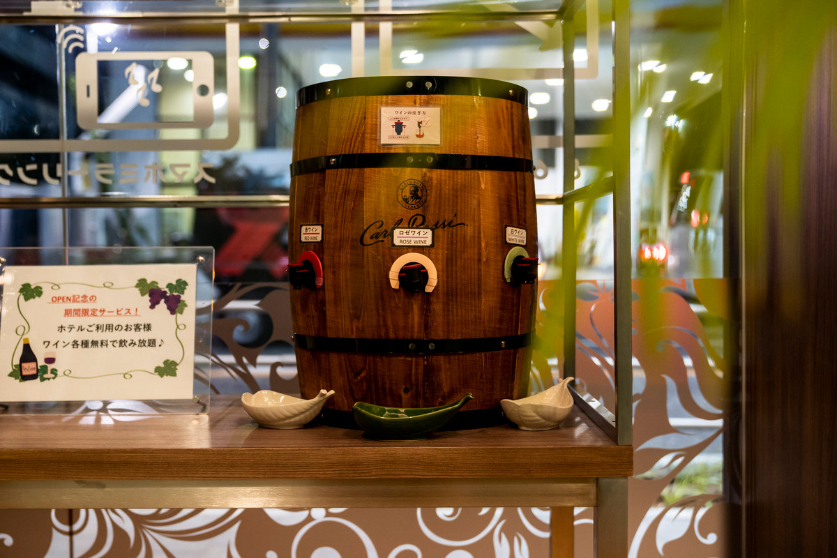 All-you-can-drink wine ♪