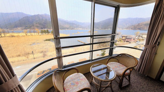 和洋室 ダブルベッド1台 [河口湖側]