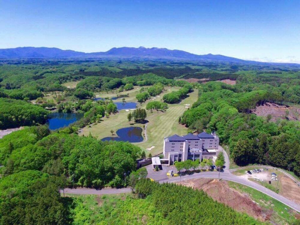 ホテル外観とゴルフコース