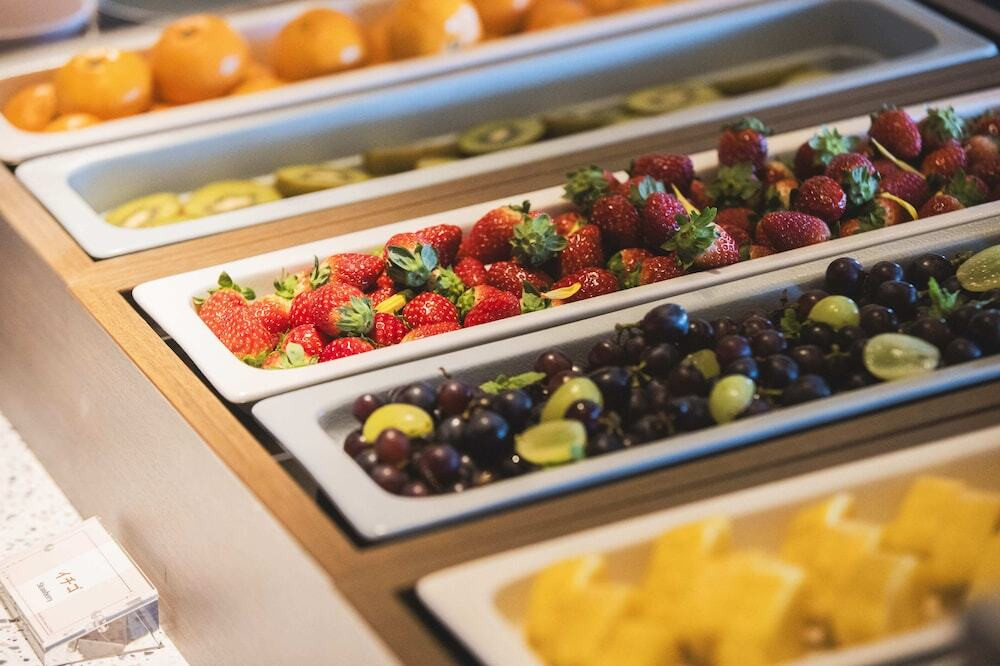 朝食のフルーツ