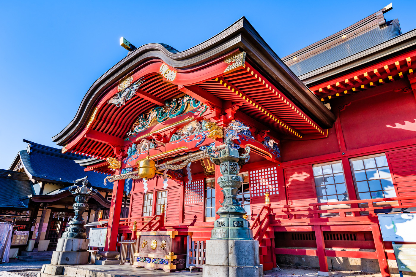 天空の「武蔵御嶽神社（むさしみたけじんじゃ）」側に佇む宿坊4231148