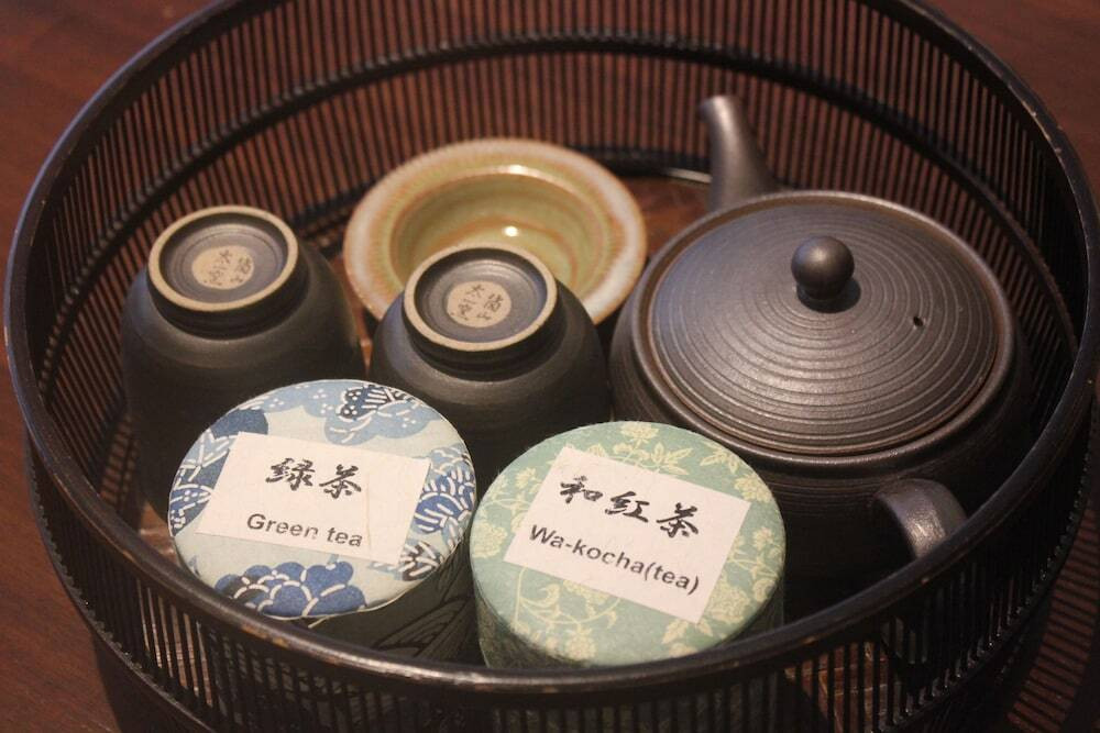 上質なお茶を飲んでホッと一息3485798