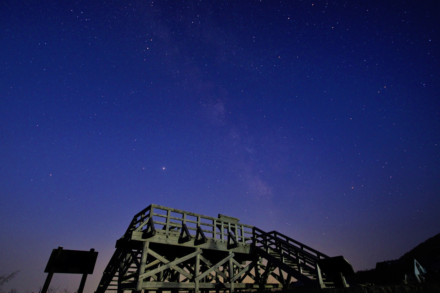 那須高原の薄明の星空