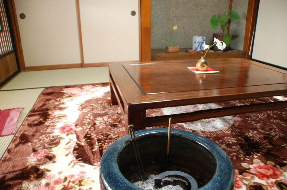 客室内のダイニングエリア