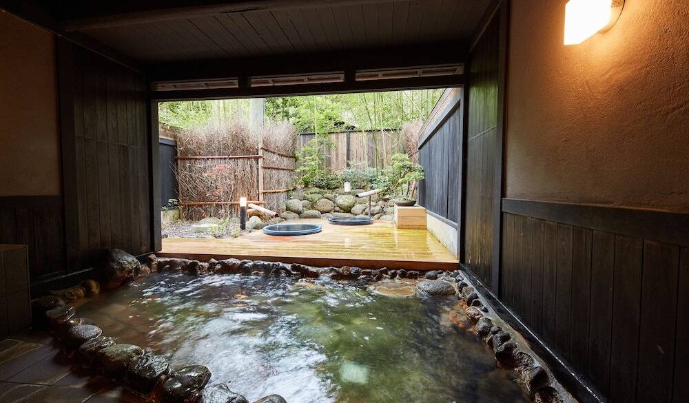 湯船の数は24種！
下賀茂温泉を堪能 / 3