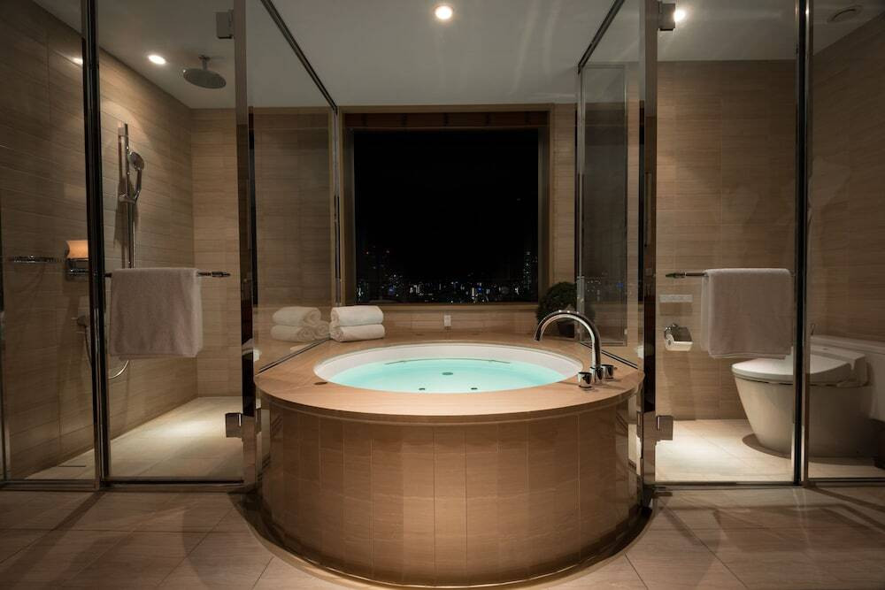 六甲山、神戸港の景色を望めるノスタルジックホテル3460817