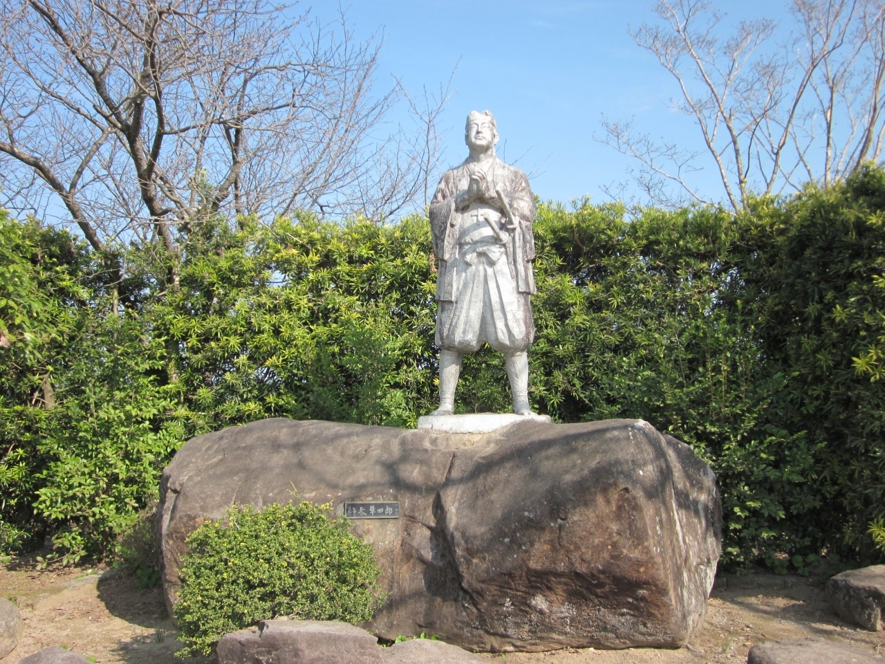 祈りを捧げる「天草四郎像」3706479