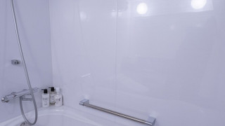 エコノミー アパートメント ダブルベッド 1台 禁煙, E号室, 半地下(窓あり)